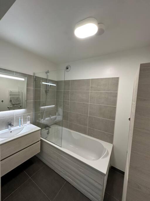 F3 - Standing, Idealement Situe Apartment