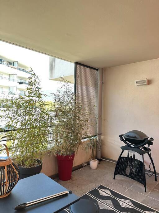 Apartment F3 - Standing, Idealement Situe *